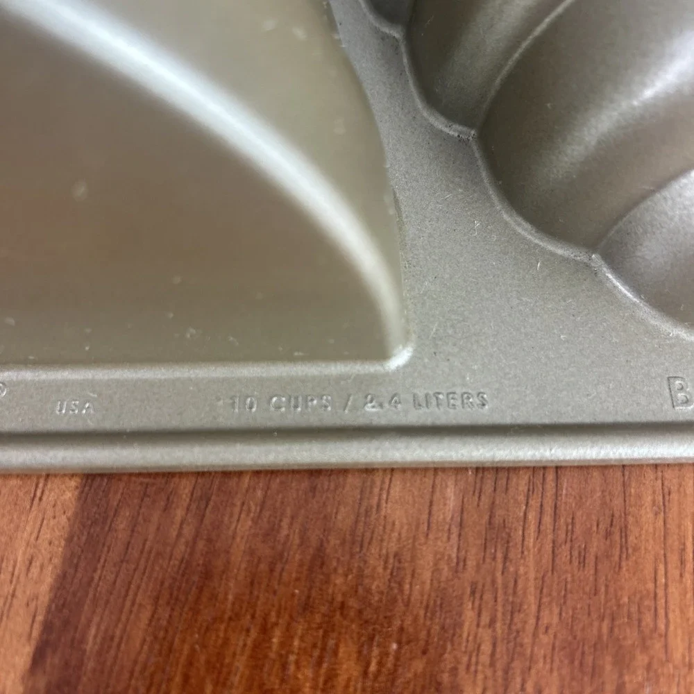 Nordic Ware Beehive Cake Pan 10 Cup